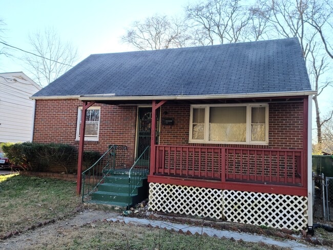 Building Photo - 342 Poplar St