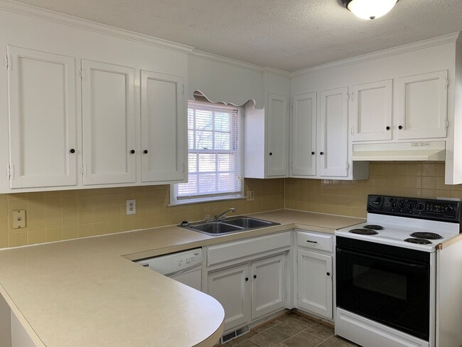 Building Photo - Split Level House in Campbell County School District