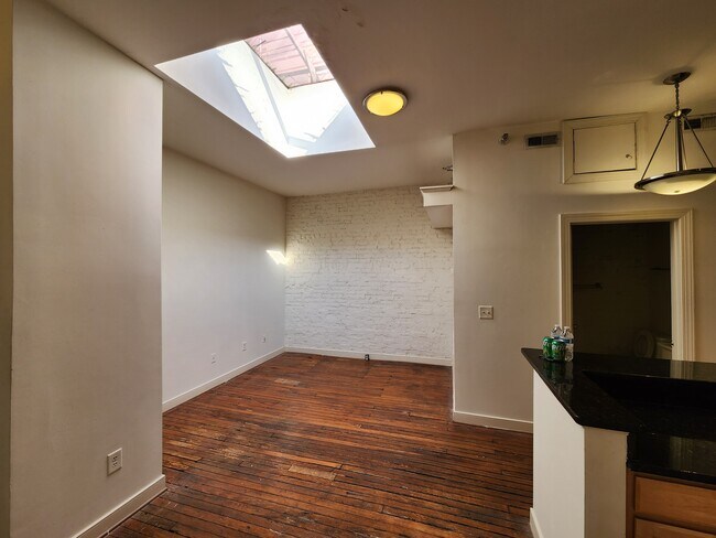 Building Photo - Broad St. Lofts
