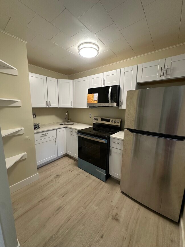 Building Photo - Yale 5-Plex