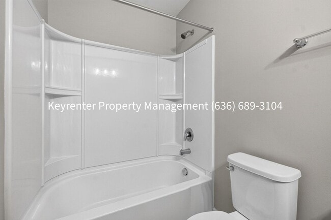 Building Photo - Spacious 4-Bedroom Home for Rent Near Butler Lake