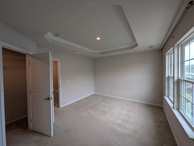 Building Photo - 420 Park Ave