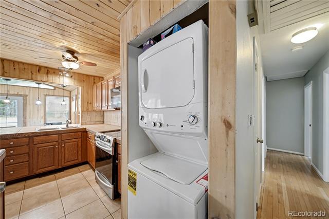 Building Photo - 806 Paradise Ln