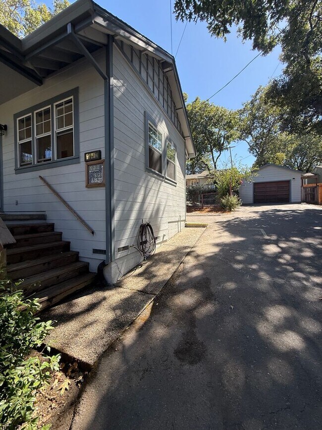 Building Photo - 8121 1/2 El Rancho Drive