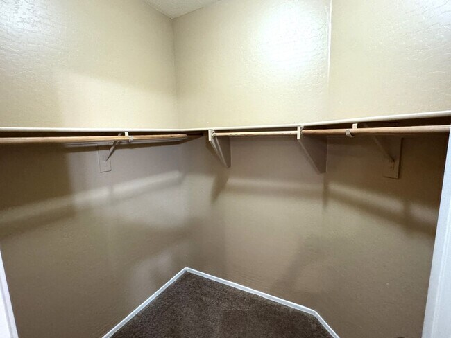 Building Photo - Beautiful 4-bedroom, 2-bath single-story home with Fully Landscaped Backyard