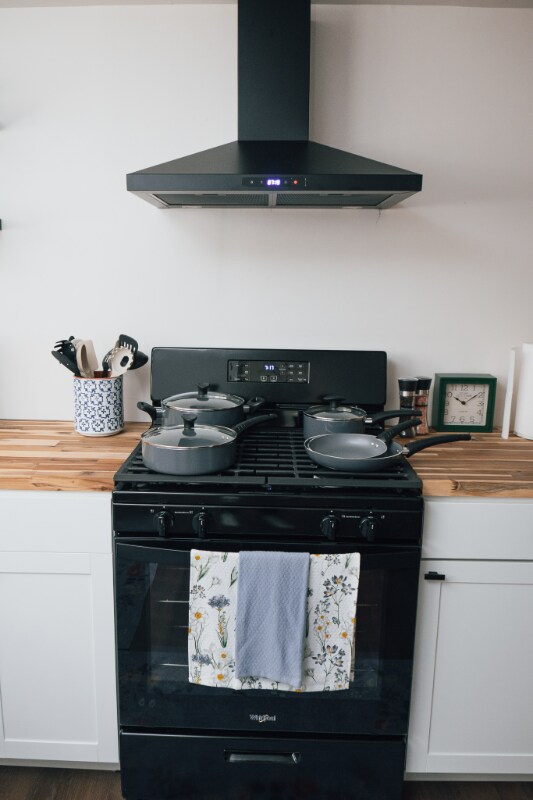 Building Photo - 354 Charles St