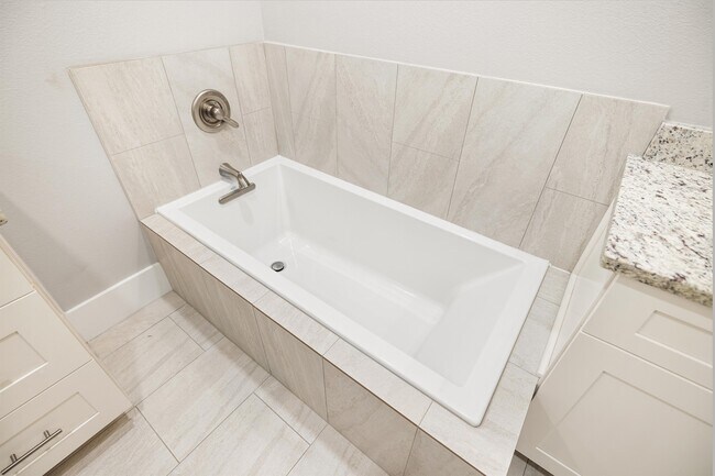 Building Photo - 56 Penelope St