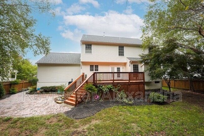 Building Photo - 20 Boulder Dr