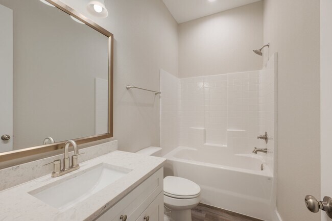 Building Photo - 212 Tee Dr