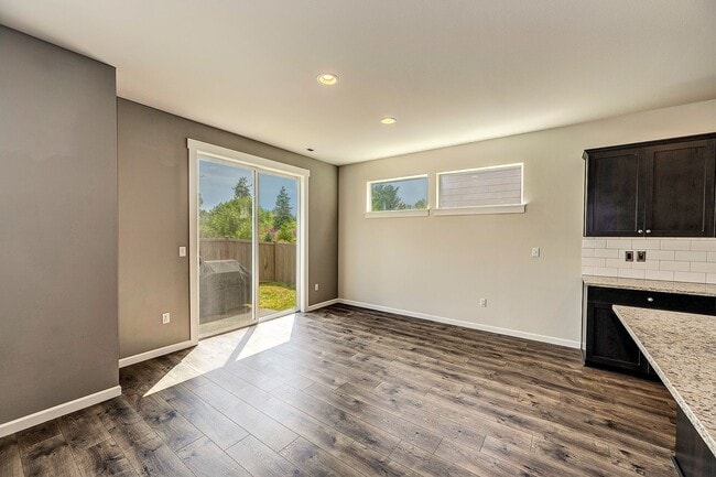 Building Photo - Marysville 4 bed/2.5 bath with large bonus...