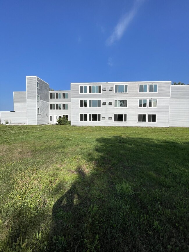 Building Photo - Beautiful Newly Remodeled 2 Bedroom 1 Bath...