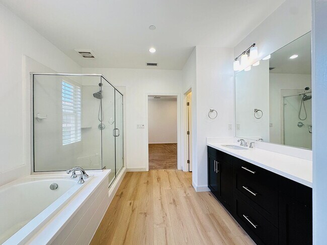 Building Photo - "Charming 3-Bedroom Sanctuary in Irvine: Spacious 2,100 Sq Ft Haven on Cherry Tree"
