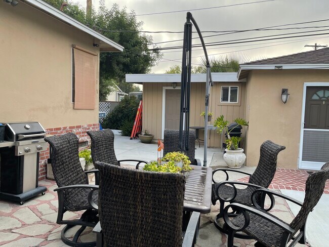 Building Photo - 7236 Oakdale Ave