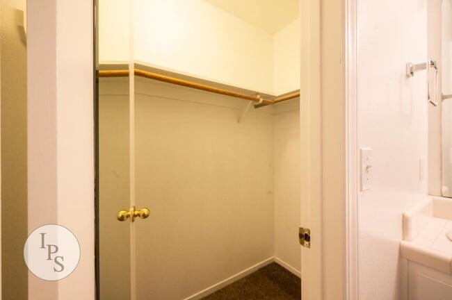 Building Photo - 2188 E Pinedale Ave