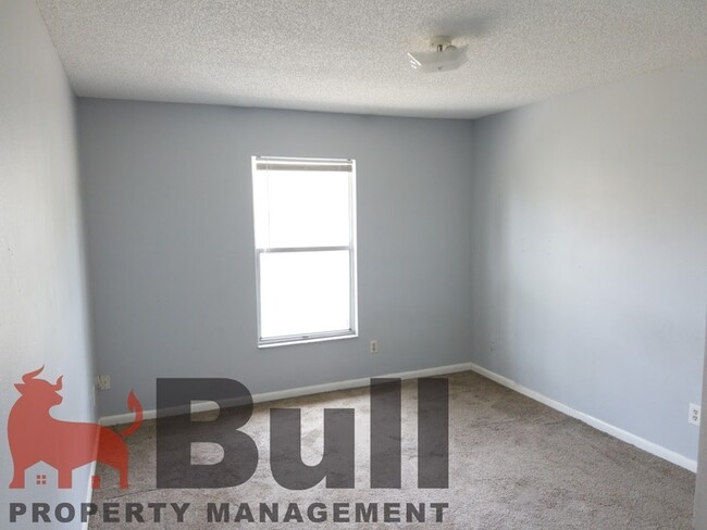 Building Photo - 28 Sandalwood Ct