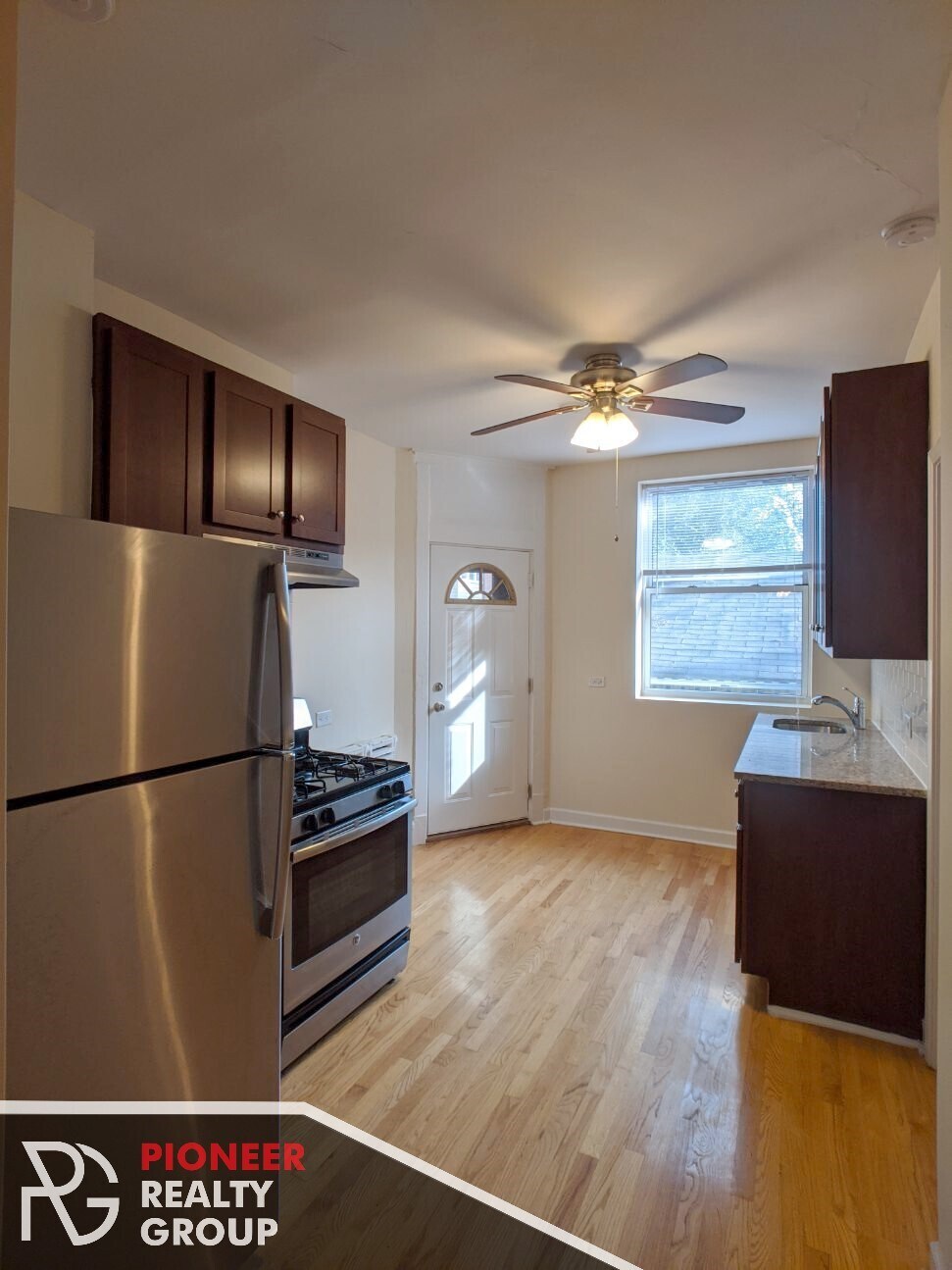 Building Photo - 1615 W Berteau Ave