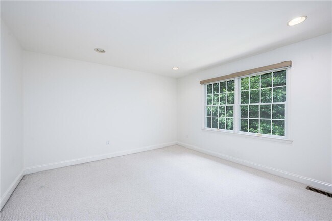 Building Photo - 46 McGuiness Ln