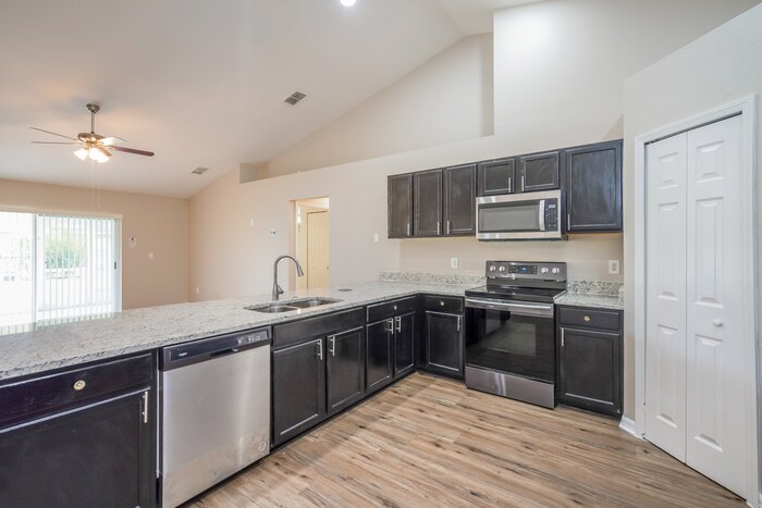 Building Photo - 669 Madrid Dr