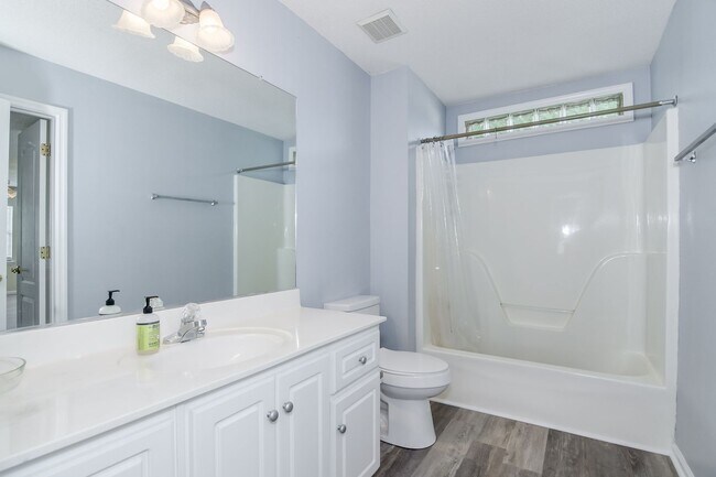Building Photo - 2545 Carriage Creek
