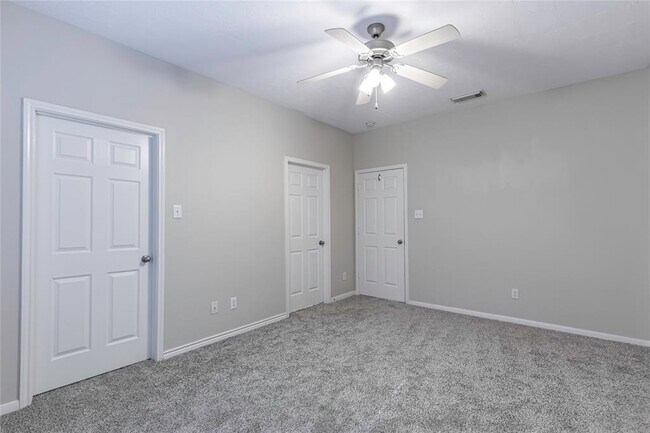 Building Photo - 725 Cedarwood Dr