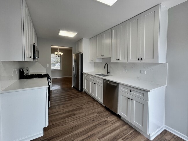 Building Photo - 15 Bradley Ln