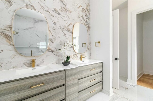 Building Photo - 1554 Columbia Cir