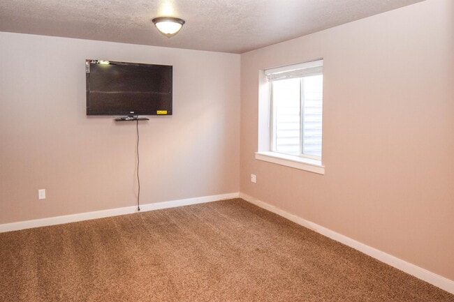 Building Photo - 1020 N 130 W