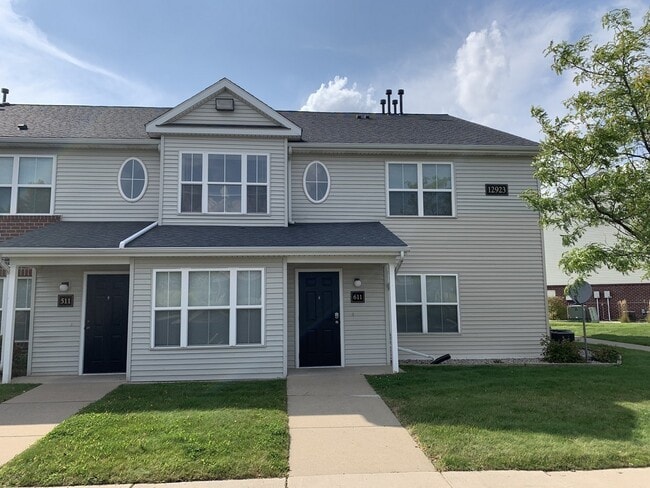 Primary Photo - 3-BDR 2-BATH CONDO IN GRAND LEDGE