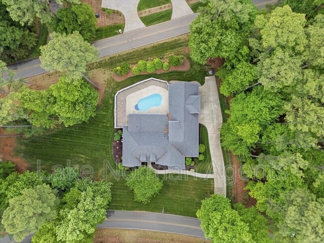 Building Photo - 505 Stonemarker Rd