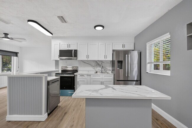 Building Photo - 540 NE 61st St