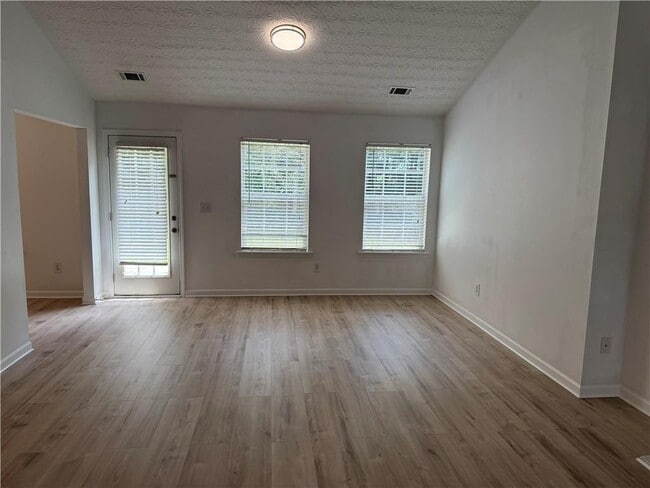 Building Photo - 3720 Crescent Walk Ln NE