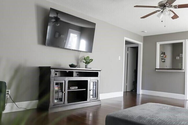 Building Photo - 11307 Canyon Trail Dr
