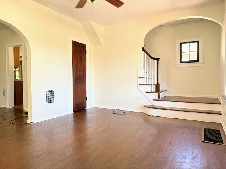 Building Photo - 502 27th Ave