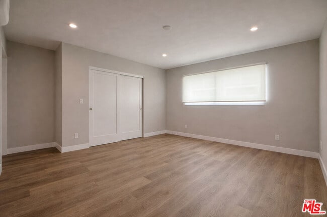 Building Photo - 1307 Tamarind Ave