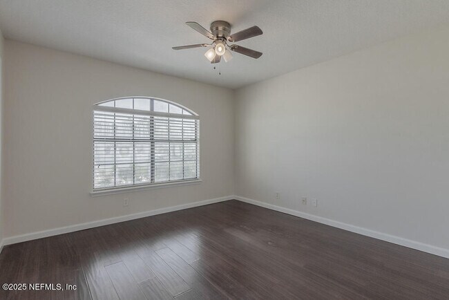 Building Photo - 12080 Scarsdale Dr