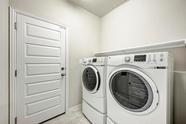 Building Photo - 2969 Diego Dr