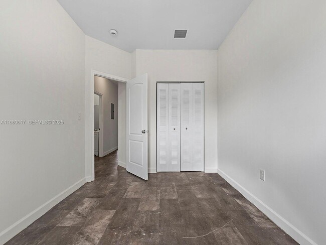 Building Photo - 1514 NW 5th Ave