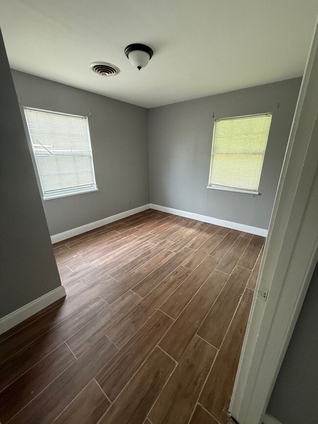 Building Photo - Rental Property In Sunset