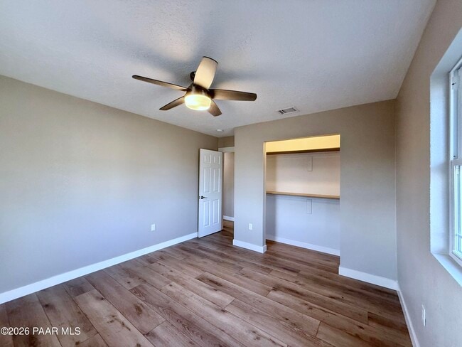 Building Photo - 7216 E Grandview Dr
