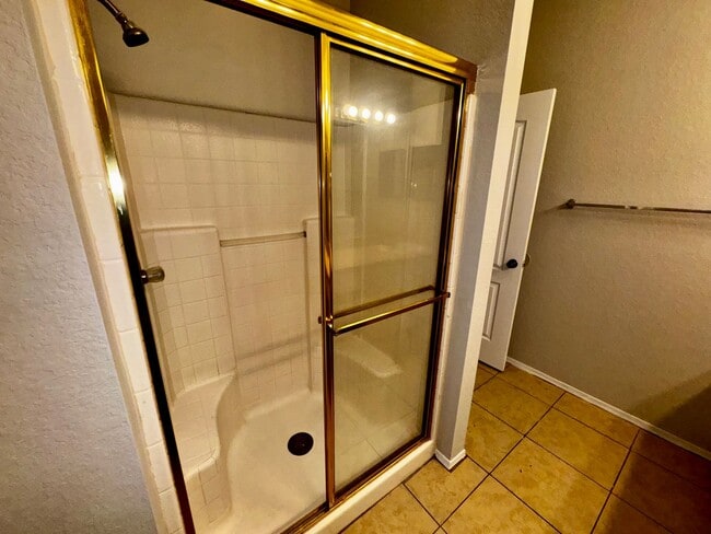 Building Photo - Spacious 2 Bed / 2 Bath Second-Floor Condo at Grand Reserve at Kirkman Park