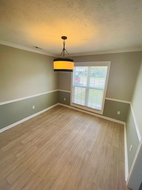 Building Photo - 156 S Forest Dr