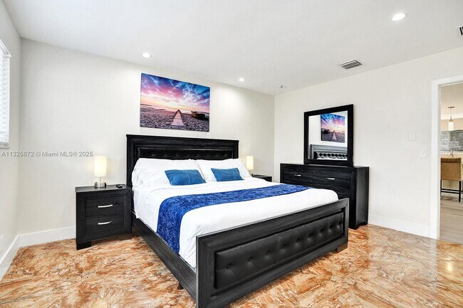 Building Photo - 1018 Adams St