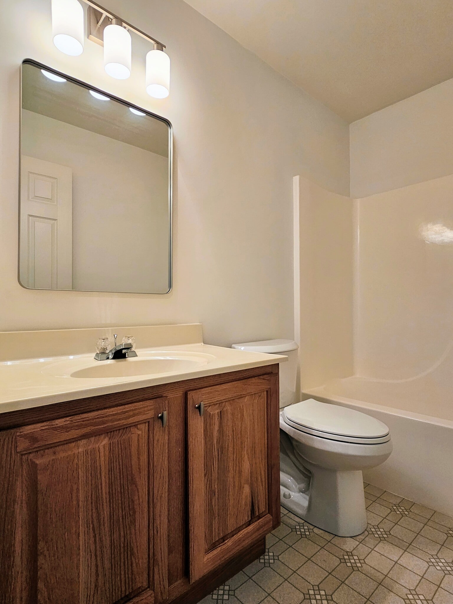 Building Photo - 107 Acorn Ln