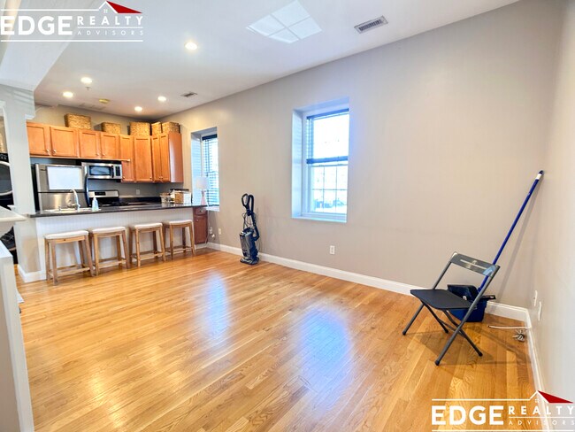Building Photo - 29 2nd St