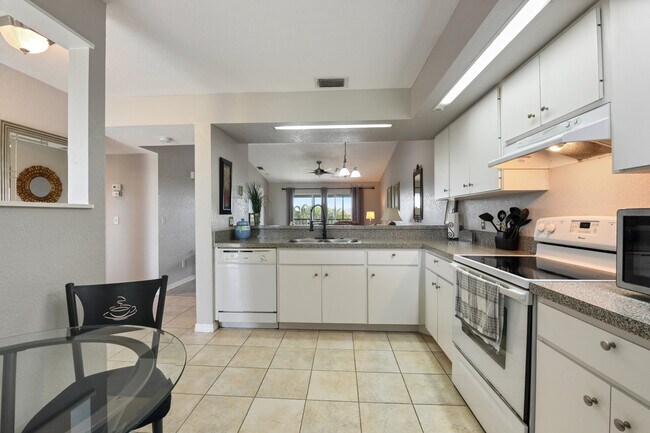 Building Photo - 449 Royal Poinciana