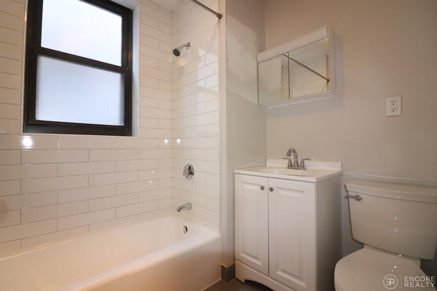 Building Photo - 17 Stearns Rd