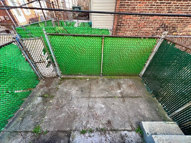 Building Photo - Stunning 3-Bedroom Townhome in Kingsessing! Available mid-April!