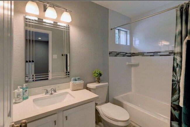 Building Photo - 1710 Palmetto Dr