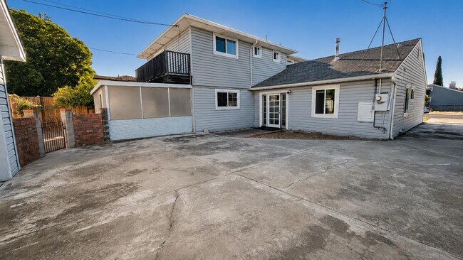 Building Photo - 2132 Forbes Ave