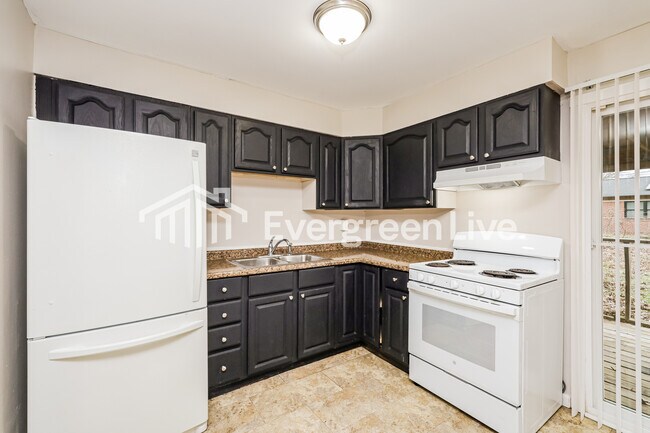 Building Photo - 5679 Tall Oaks Dr